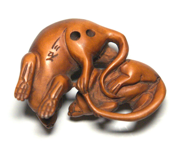 Netsuke Hand Carved Wood Figurine Mouse with Baby Japan Signed